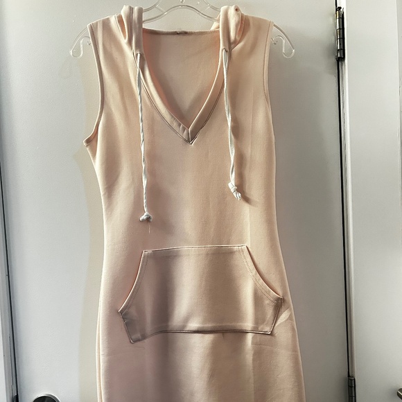 Blush pink hooded dress - Picture 1 of 3